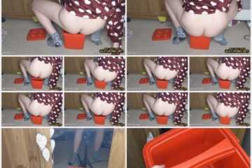 30 December 2022- PooGirlSofia – Taking a Dump in the Tub - Amateurs