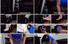 Tinyfetishfun - Giantess Bonnie Bellotti Is In Charge As She Towers Over The Collection Of Tiny