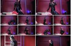 Domina Lynnette Face Grinding Orgasm Latex ass smothering