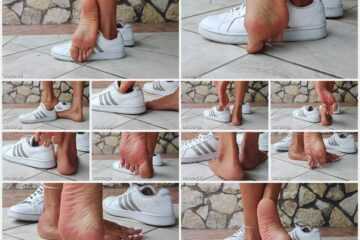 AtomicToez - Giantess and tiny under her toe