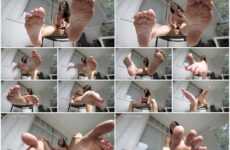 Stella Liberty - Shrunk for Goddess Feet