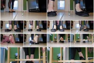 Goddess Vicky Vix - Vicky Finds Her Tiny Shrunken Friend