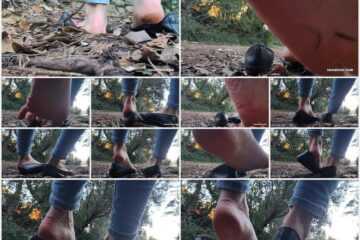 Goddess Vanessa - Unaware Giantess Ballet Flats Outdoors