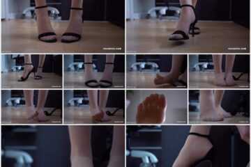 Toetally Devine - Giantess Versus Secret Agent
