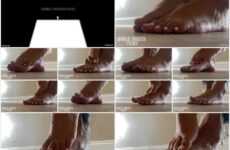 WorldUnseenFilms - Unaware Momm Barefeet