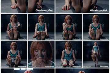 Giantess Nami - and the tiny foot slave