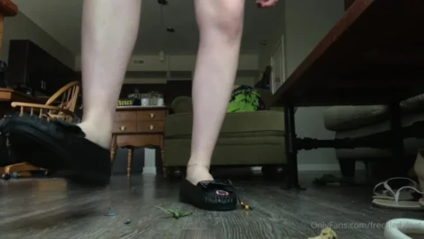Freckled Feet – Crushing A Whole Army Of Men Into