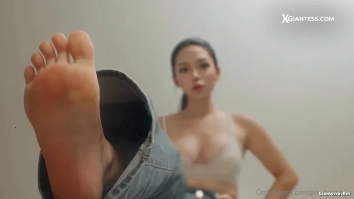 Xgiantess – The Tiny Husband Shrinks Himself Because It Is His Fantasy To B