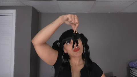 GiantessZone Clips – Twisted Stepsister Handles You SFX