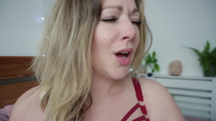 Sasha Curves – Giantess StepSis Catches You Watching