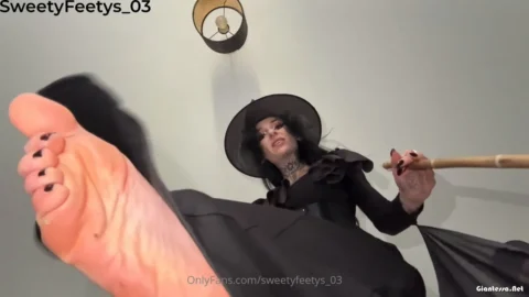 Sweetyfeetys 03 – GIANTESS POV Bewitched , shrunk and crushed