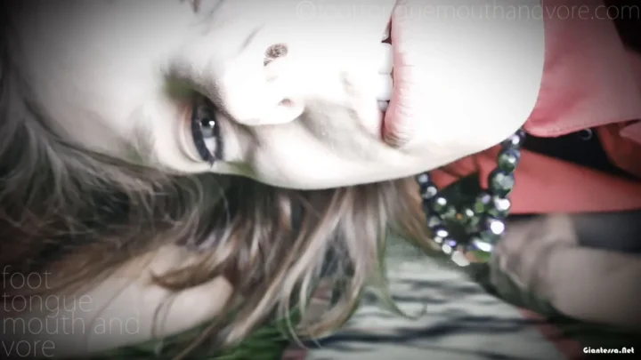 Foot Tongue Mouth and Vore – Giant Step Mom In The City Giantess Sfx With Vore