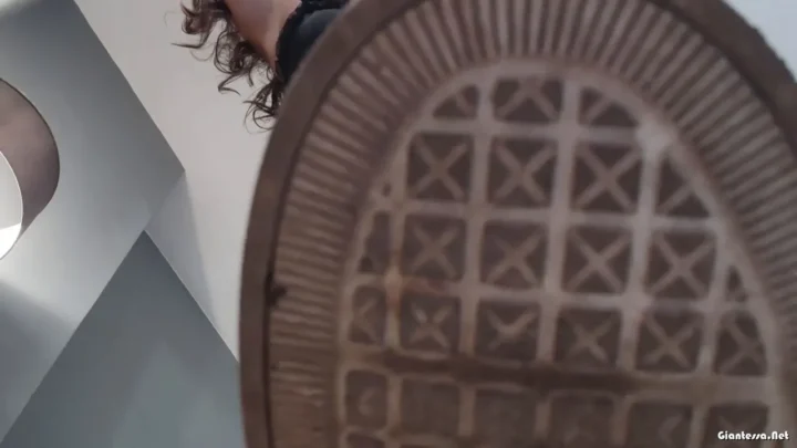 Maxima – Giantess s sneakers worship