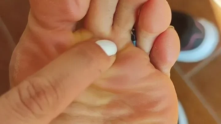 AtomicToez – Tiny in the gym shoe
