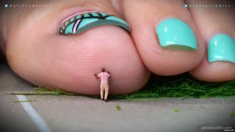 Giantess EditZ – FairTrade In Wonderland