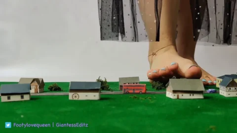 Giantess EditZ – Giantess Destruction FootyQueen