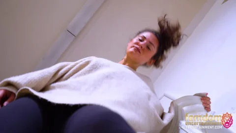 Fetishtainment – Kicks  Giantess Feet With Miss Anastasia S
