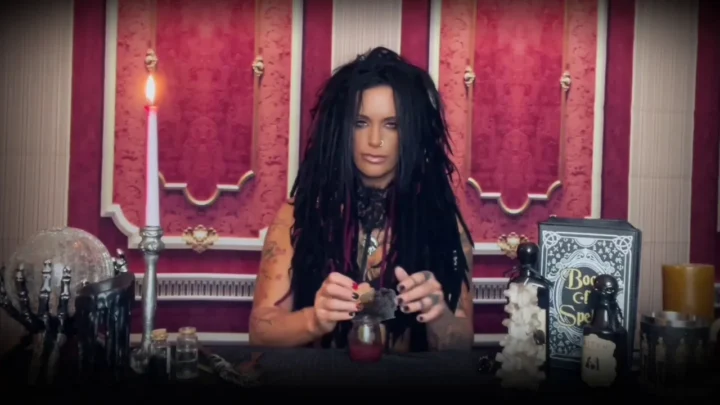 MistressRavenFD – Giantess Witch Raven Casts a Spell