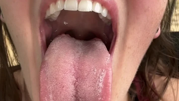 Giantess Ashton – Porch Naps