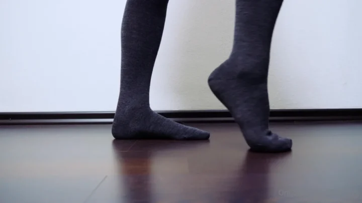 Giantess Ella – Ella Admirer Sock Crush