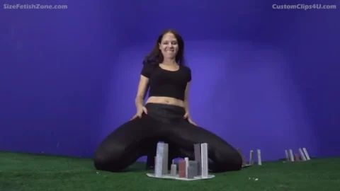 Cali Logan – Giantess city