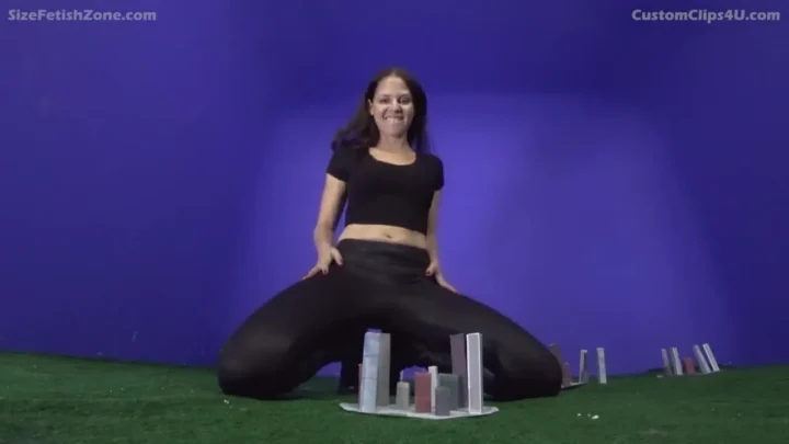 Cali Logan – Giantess city