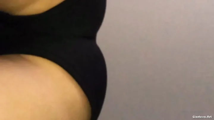 Giantessa789 – Slo Motion Unaware Walk