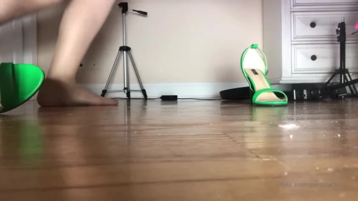 Tiny under the bed Nylon treat