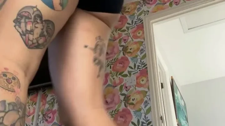 Yourhikerbabe – Giantess Makes You A Wedgie Bitch To Big Granny Pants