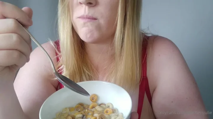 Julie Bliss – Love Finding Tinies Swimming With My Cereal Watch What Happens
