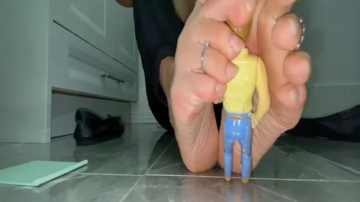 Troublefeetxoxo – Dirty Feet And Lil Man Oh How You Wish You Were This Tiny