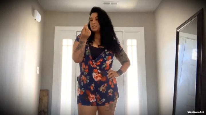 Drea xoxo – Giantess has fun