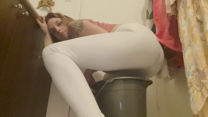 DirtyDaisy – Thick brown poo in my hands