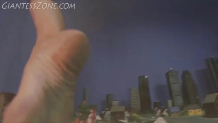 Media Impact Customs – Giantess Suburban Crush 3