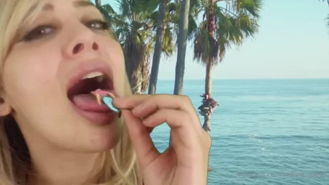 Sadistic Queen – Chomped On By My BIG Teeth