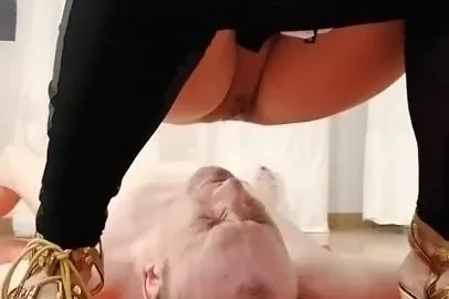 Mistress Jardena – Bitch toilet bowl