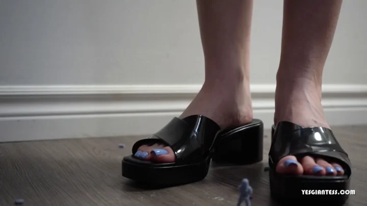Imilia Audley – Second Giantess Squashing Compilatio