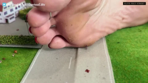 Giantess EditZ – Giantess Attack of the 50 foot woman