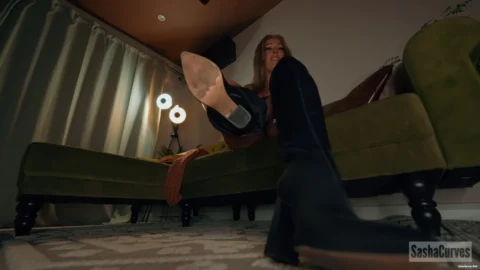 Sasha Curves – The Shrinking