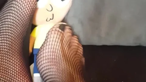 Alicethe Goth – Giantess Feet Crushing Little Man Plush