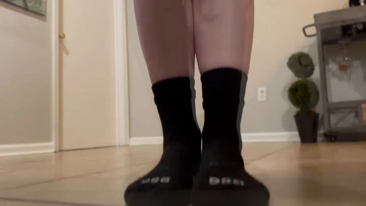 bbybimbogamer – Sexy Giantess Challenges Her Tiny Prey