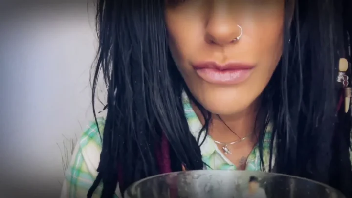 MistressRavenFD – Giantess Raven burps on tiny man