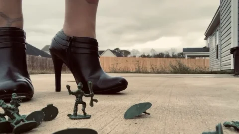 Drea xoxo – Giantess Defeats Army