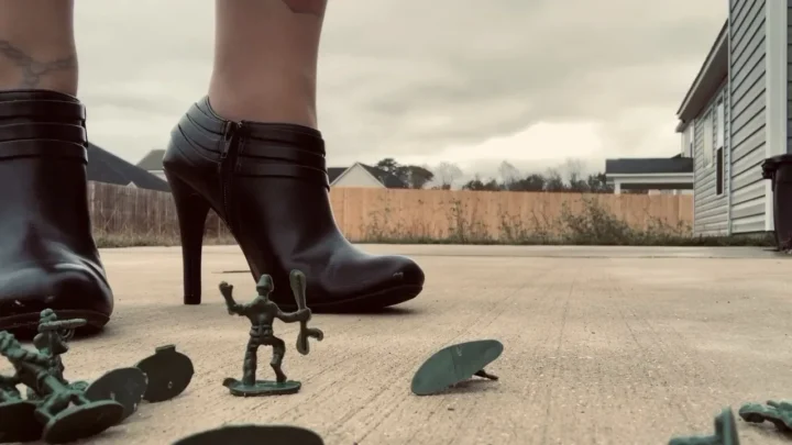 Drea xoxo – Giantess Defeats Army