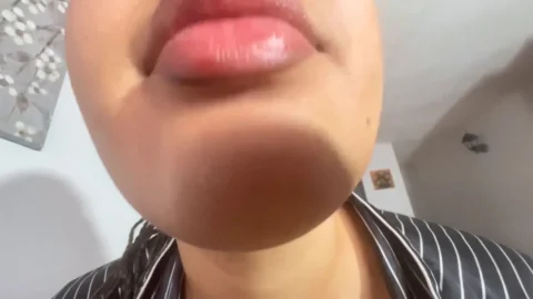 Colombianbigass – Giantess use tongue nd mouth 4 punish him after wrong gift