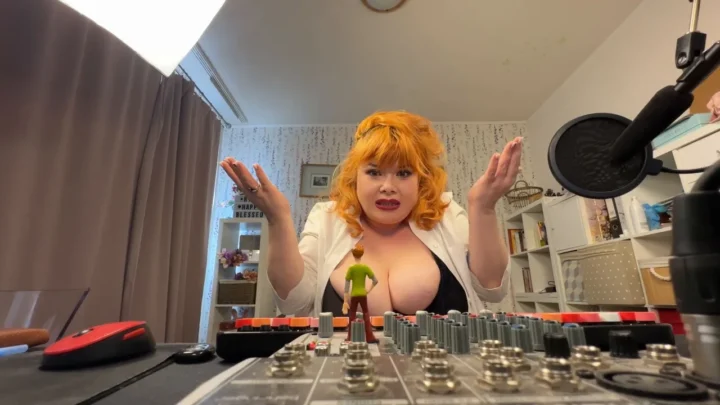 RoxanneMiller – Sexy Giantess Podcaster