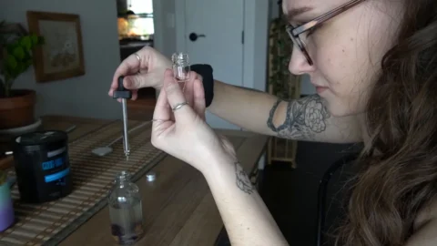 Dvinebabe – The tiny man slave