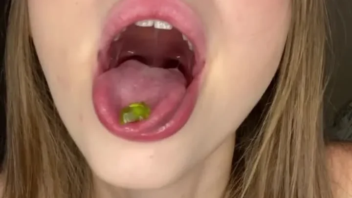 Nelly Giantess – Video With Gummy Bears