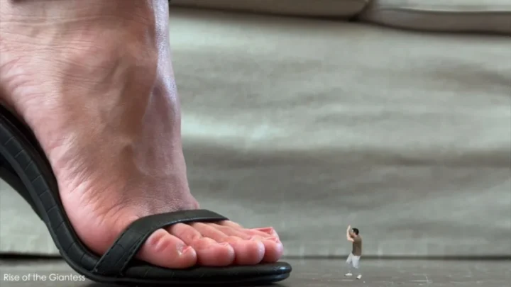 Rise Of The Giantess -Mmiriam Trapped Tiny Man