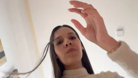 RISE OF THE GIANTESS – Andrea Tiny movie snacks